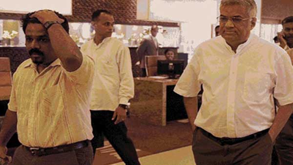 රනිල්ගේ ප්‍රති-විප්ලවය සහ අනුරගේ පාවාදීම..